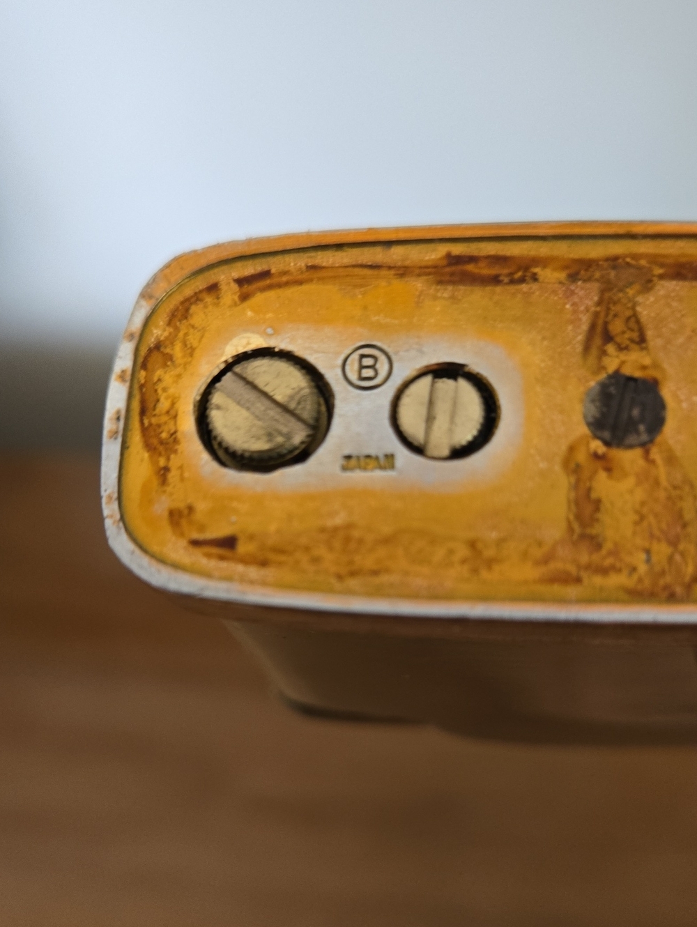 Vintage Brass Table Lighter - Picture 10 of 11